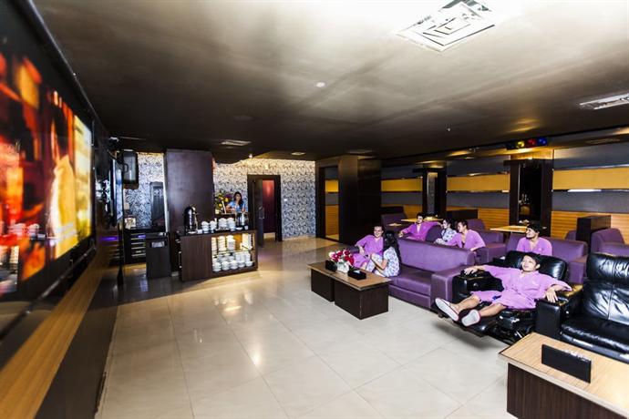 Orchardz Hotel, Jakarta - Compare Deals