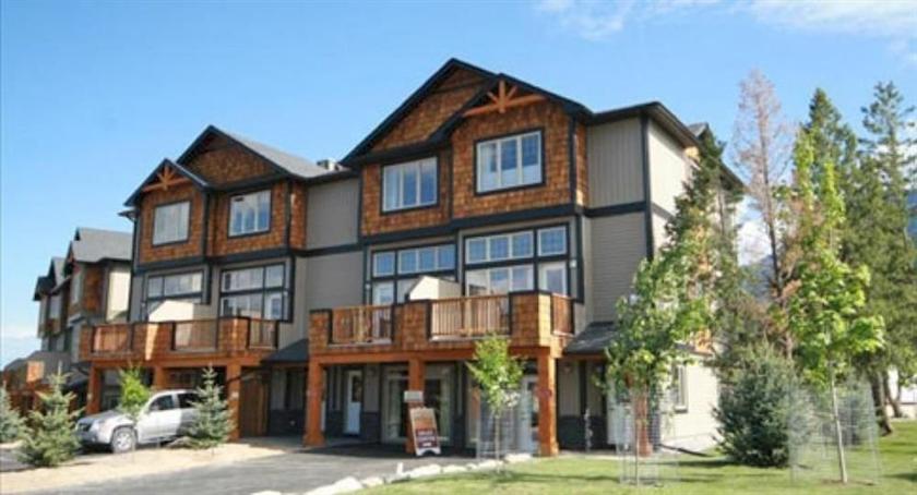 Radium Vacation Rental 3 Bedroom Townhome With Views Radium Hot