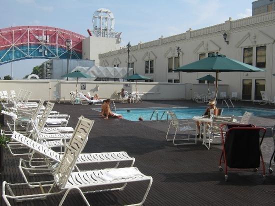 Your Place for Gaming, Dining & Unwinding