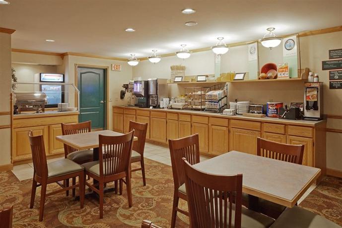 Country Inn and Suites Airport Milwaukee