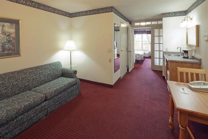 Country Inn and Suites Airport Milwaukee