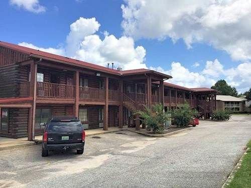 Log Cabin Inn Bay Minette Compare Deals