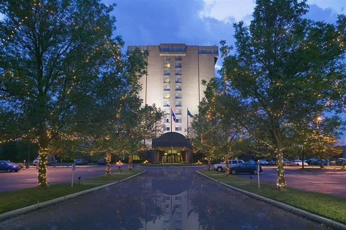 DoubleTree by Hilton Hotel Minneapolis North