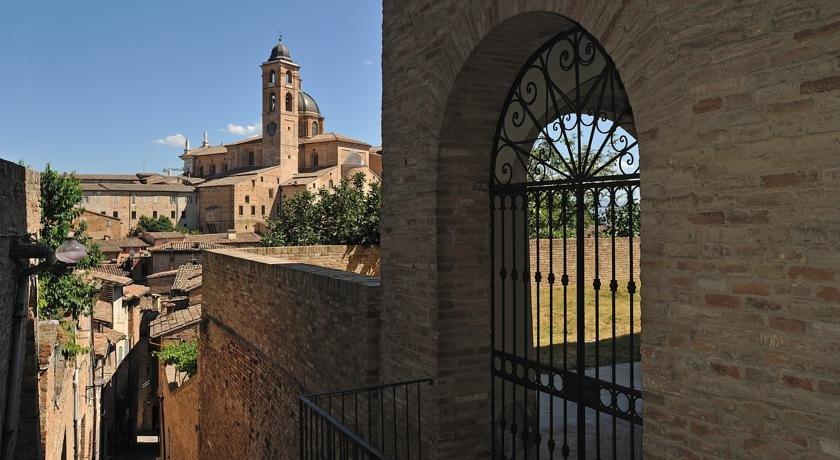 hotel raffaello urbino