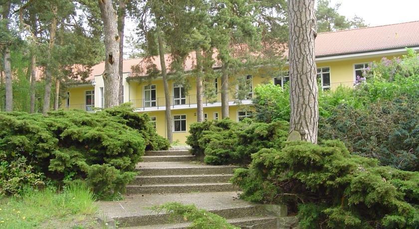 Teikyo berlin hotel jugendgastehaus am zeuthener see compare deals