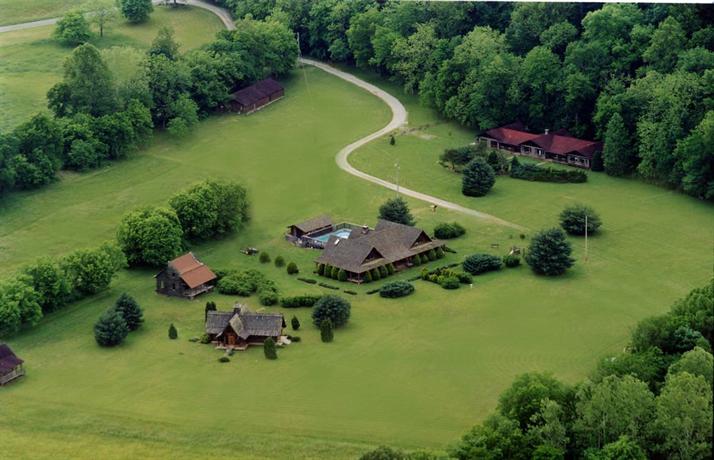 Creekwalk Inn Bed And Breakfast With Cabins Cosby Compare