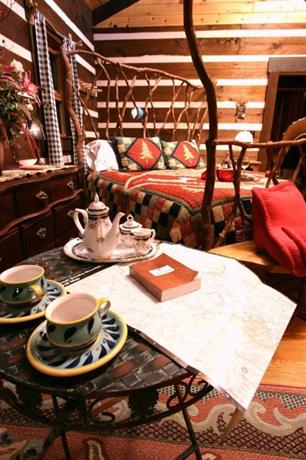 Creekwalk Inn Bed And Breakfast With Cabins Cosby Compare