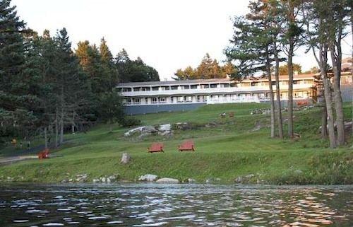 Boothbay Harbor Inn - Coastal Maine Hotel