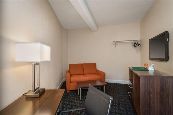 Quality Inn And Suites Middletown Compare Deals