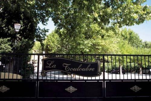 La Touloubre Hotel La Barben Compare Deals