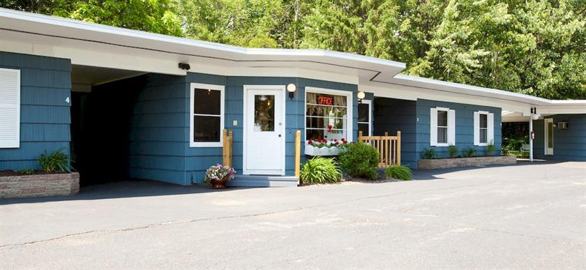Whispering Winds Motel