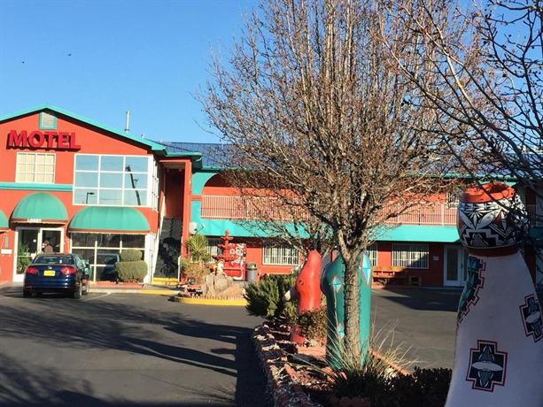 Sandia Peak Inn Old Town ABQ, a Howard Johnson by Wyndham