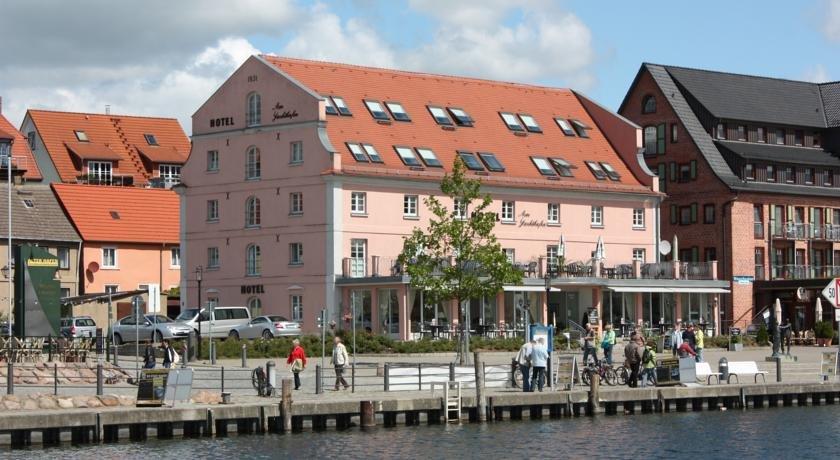 hotel am yachthafen waren speisekarte