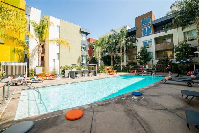 Access hollywood deals and discounts