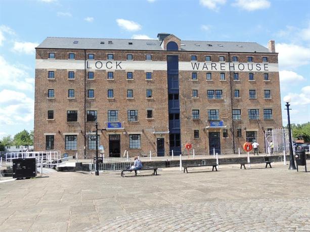 Quays Apartment