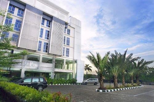 Yasmin Hotel Karawaci, Tangerang - Compare Deals