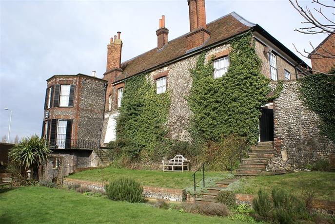 Canterbury Castle House Guest House