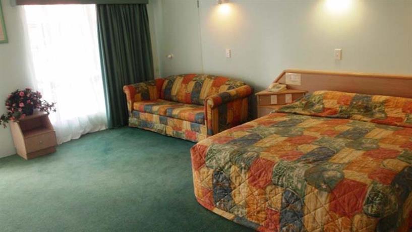 Runaway Bay Motor Inn Gold Coast Compare Deals - 