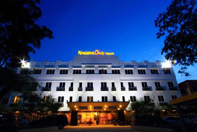 Nagoya One Hotel, Batu Ampar - Compare Deals