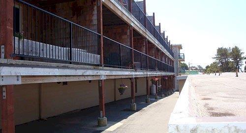 Inn Of The Beachcomber Gold Beach Compare Deals
