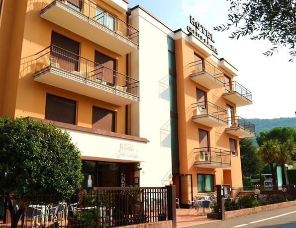 Hotel Villa Giuliana Riva Del Garda Jämför Erbjudanden - 