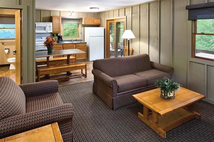 Hueston Woods Lodge And Conference Center Oxford Compare