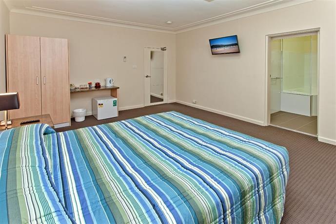 Ocean Beach Hotel Umina Umina Beach Compare Deals