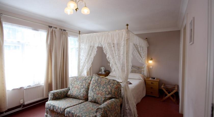 Castle Lodge Guest House Horley