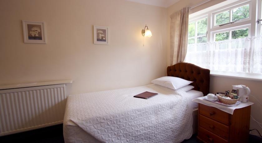 Castle Lodge Guest House Horley