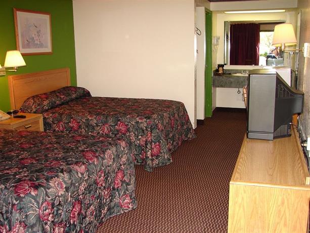 Columbus Inn & Suites