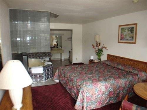 Chariot Inn Glendale Compare Deals