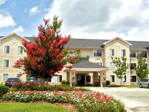 Crestwood Suites Baton Rouge