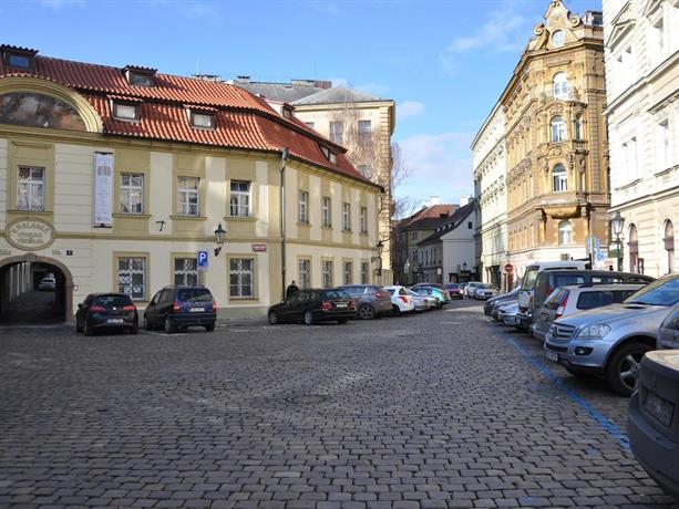 올드 프라하 하우스, Old Prague House