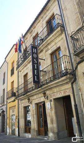 Albergue Revolutum Hostel