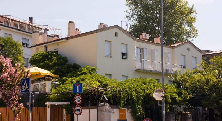 Hotel Tritone