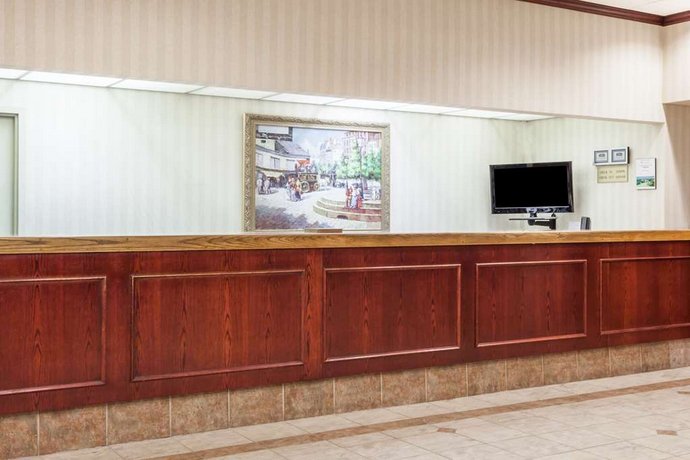 Howard Johnson Inn & Suites East Toronto