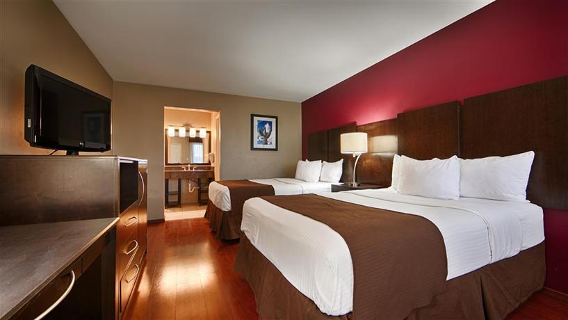 Quality Inn Suites Phoenix Nw Sun City Compare Deals