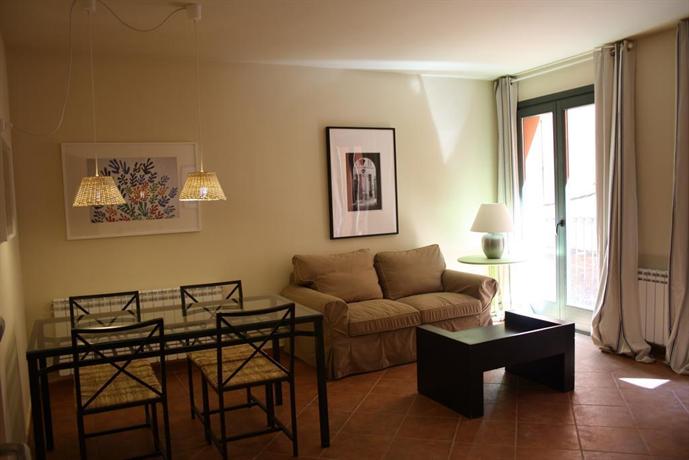 Apartamentos La Fonda Cardona