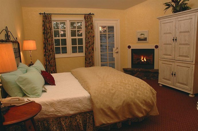 Cambria Pines Lodge