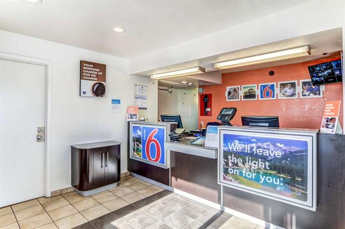 Motel 6 Fort Collins Compare Deals - 