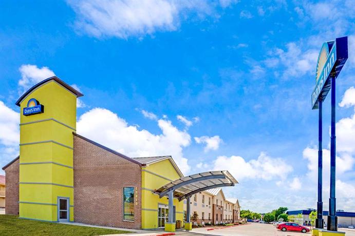 Days Inn North Dallas Hotel