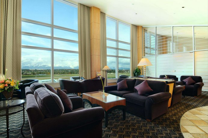 Fairmont Vancouver Airport In-Terminal Hotel, Richmond - Compare Deals