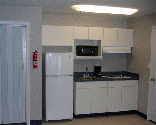 Studio Inn & Suites