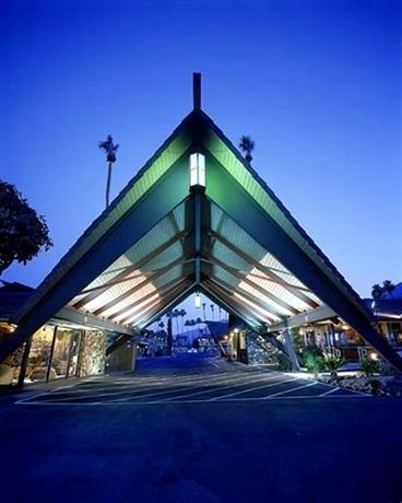 Caliente Tropics Resort