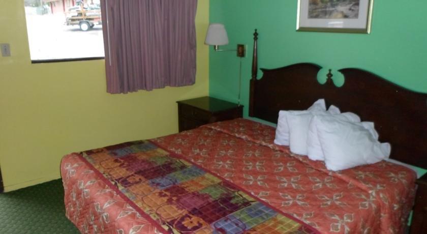 Super 8 By Wyndham Sonora Compare Deals
