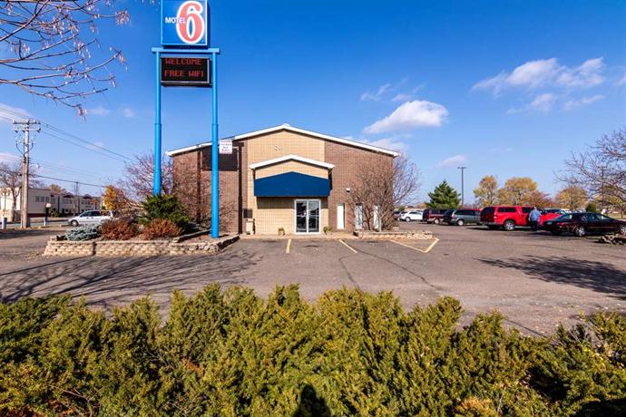 Motel 6 Eau Claire WI - Compare Deals