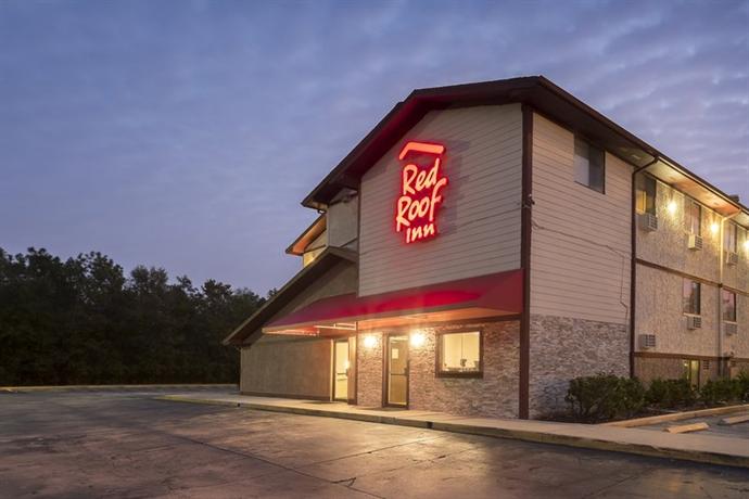 Red Roof PLUS+ Neptune Beach – Jacksonville Beach is a cheap hotel in Neptune Beach, FL with a pool & complimentary breakfast located by the Atlantic & Jacksonville beaches.