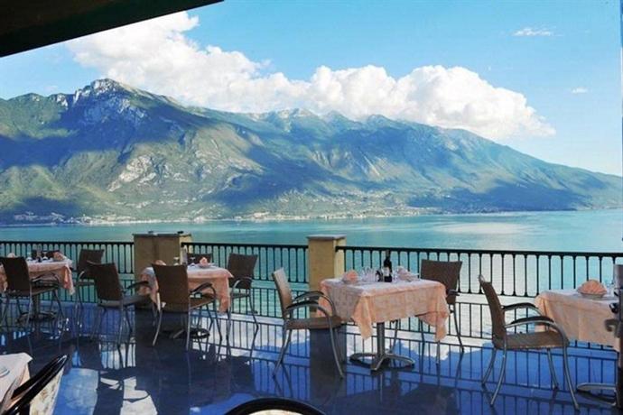 Centro Vacanze Limonaia  Limone sul Garda Compare Deals