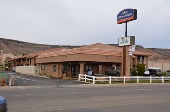 Howard Johnson Inn and Suites Saint George