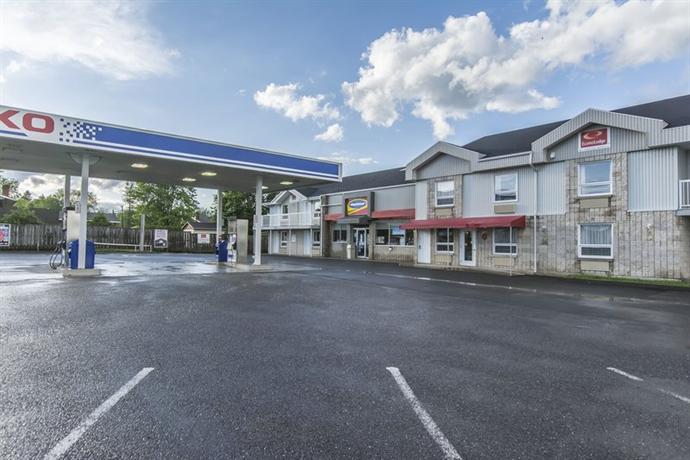 Econo Lodge Cabano Boul Phil Latulippe - Compare Deals Econo Lodge Cabano Boul Phil Latulippe - Compare Deals